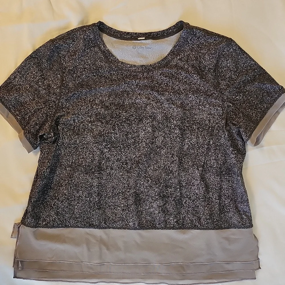 Lululemon Sole Training Top in the Sea Spray Alpine White Dark Chrome